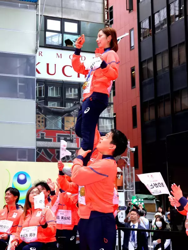 【フィギュア】現役引退のりくりゅうプロ転向　木原「プロとして２人で頑張っていきます」…ミラノ五輪チームジャパン感謝パレードに５万人
