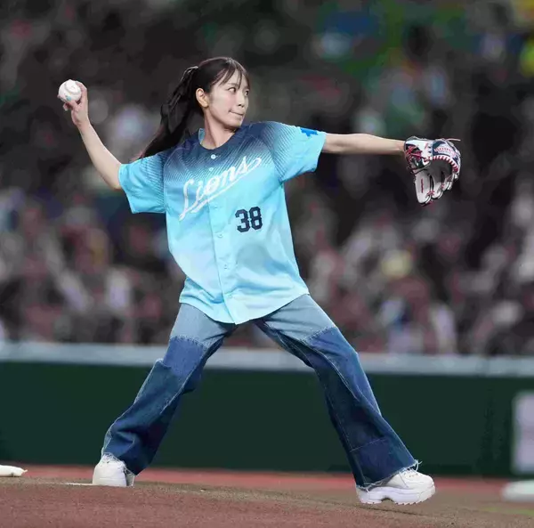 【西武】ｍｉｗａがセレモニアルピッチ　「２日間３０分ほど投げ込み」もワンバウンド投球…「悔しい。力んでしまった」