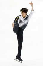 鍵山優真「人生で初めて」「全く笑えないミス」スピン０点も日本勢初３連覇へＳＰ首位発進