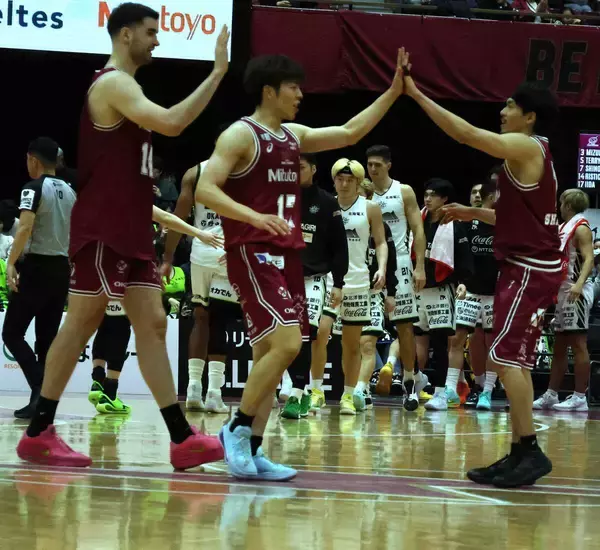 Ｂ１川崎ブレイブサンダース　ＳＧ飯田遼が北海道・富永のお株奪う３点シュート４発