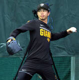 「【巨人】ドラ３山城京平が「修正球」カーブを猛練習　内海コーチからアドバイス」の画像1