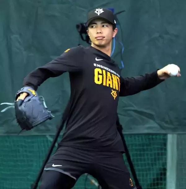 【巨人】ドラ３山城京平が「修正球」カーブを猛練習　内海コーチからアドバイス
