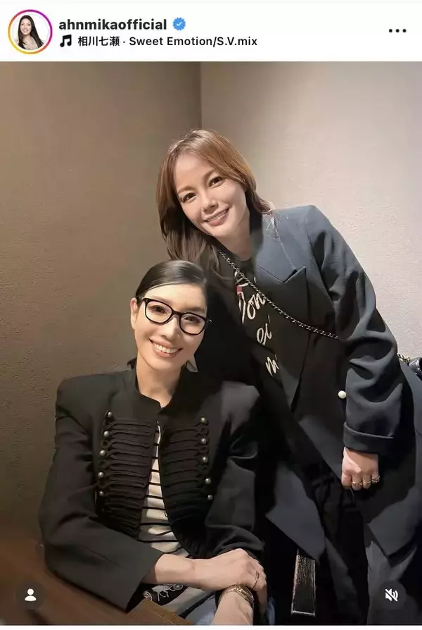 アンミカ、人気歌手とお互いの誕生日を祝福！黒ジャケットコーデが話題「カッコいい」「お二人さんいつも若々しくて美しい」