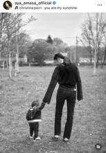 大政絢、１歳になった息子との幸せショット「似てますね」「パパもメロメロかな」…夫は「ワンオク」Ｔｏｒｕ