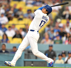 大谷翔平、２試合ぶり安打で２打席連続出塁も…今季ワースト２位の５３打席ノーアーチ　迫る「５９」　痛む左膝？　激走後に苦しい表情