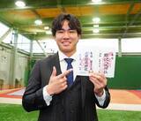 「【ＤｅＮＡ】ドラフト３位・宮下朝陽が御朱印帳を手に入寮「ロン毛はナシでいきます」」の画像1