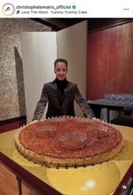 「私は食べきれなかった」″王様ケーキ”と映ったルメール騎手の投稿が反響「景気がイイですね」「超特大」