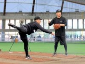 則本昂大、田中将大とブルペン共演　巨人移籍後初「懐かしい気持ちになりました」