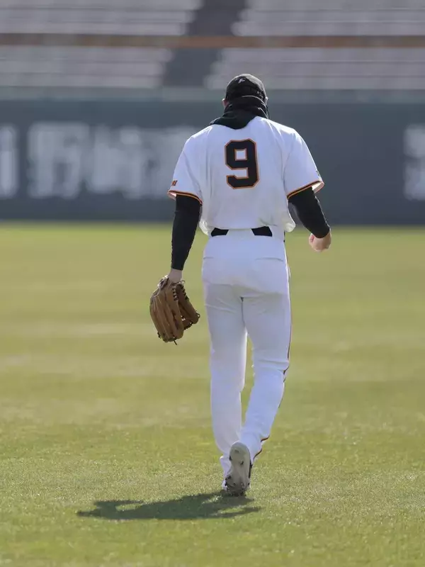 【巨人】ＦＡ加入の松本剛が背番号「９」のユニホーム姿を初披露…名外野手の系譜を継承へ