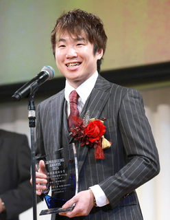 年間最高試合賞は逆転ＫＯ決着の寺地拳四朗ｖｓユーリ阿久井政悟　寺地はサウジでの試合中止を自虐ネタに