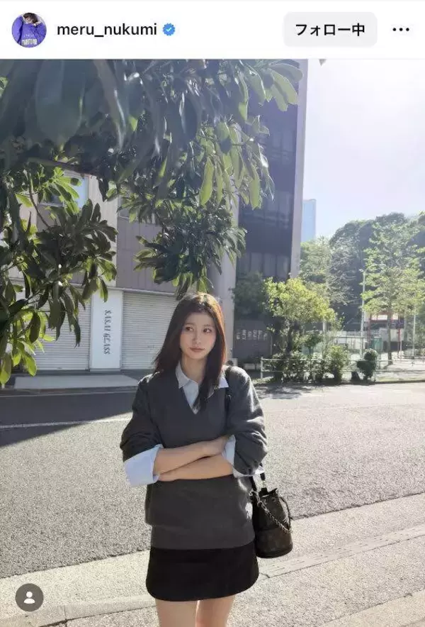 めるる「よく見たら眼鏡乗ってます」ミニコーデを披露「ほんとに最初気づかなかった」の声