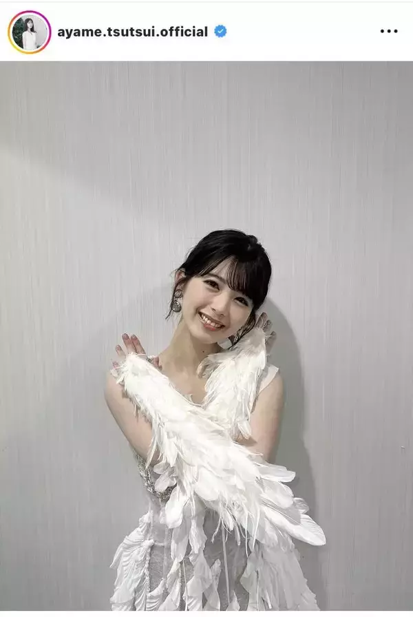乃木坂４６・筒井あやめ、手先まで「とっても羽」な新衣装ショットを披露！ファンから多数の「いいね！」