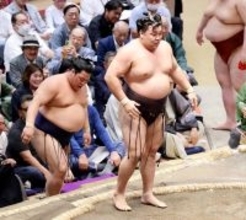 先場所優勝の霧島　自身初の初日からの５連勝　平戸海を退ける
