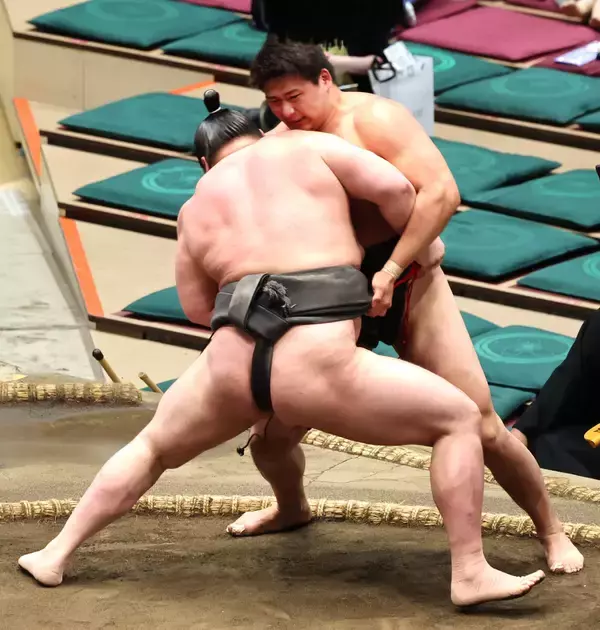 横綱のしこ名を継ぐ旭富士、序ノ口デビューから２０連勝　大森との注目の対決を制す