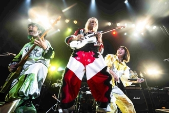 Ｗｉｅｎｎｅｒｓ　対バンライブで新ボーカル・ＹＵＵＲＩ加入後初の新曲発売発表　玉屋２０６０％「体を預けて、これからも一緒に高いところで登っていこうぜ」