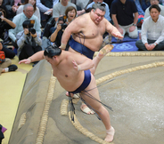 横綱・大の里から金星　高安の“上限６１本”の懸賞金の束に驚き　「めっちゃ分厚い」「懸賞金すご」「うらやましい」