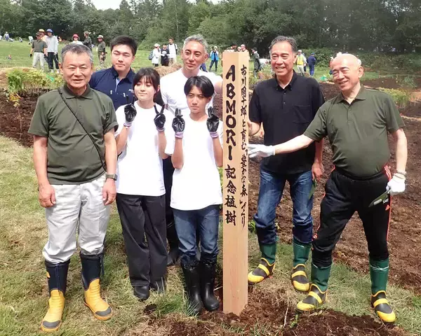 市川團十郎が１２回目の植樹活動「ＡＢＭＯＲＩ」　活動きっかけに森林整備に従事との声に「活動が人の心に残り、森林を守る仕事につながっていることに大変感動」