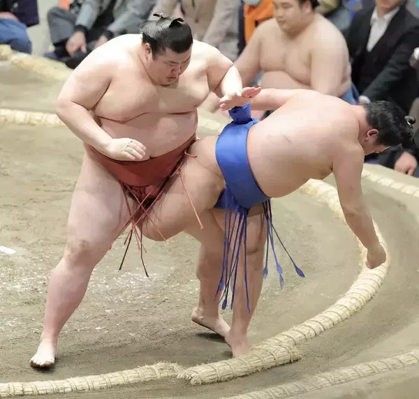 熱海富士が９連勝　藤ノ川に勝ち、２敗で首位守る　２日連続の横綱撃破で勢い