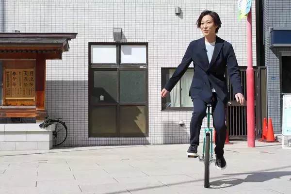 山内惠介　新曲ヒット祈願で一輪車披露　今年は「レコード大賞を取りたい」