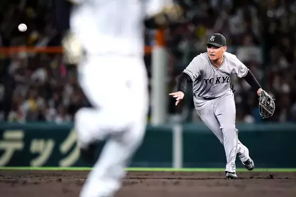 【番記者Ｇ戦記】大ピンチ救った巨人・吉川尚輝の高速ロングバックトス　俊足の福島圭音を二ゴロ併殺に