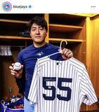 「岡本和真が松井秀喜氏からプレゼントされた「５５」　ブルージェイズがＳＮＳで公開」の画像1