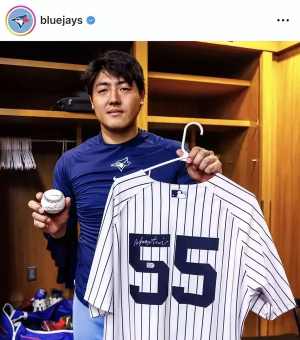 岡本和真が松井秀喜氏からプレゼントされた「５５」　ブルージェイズがＳＮＳで公開