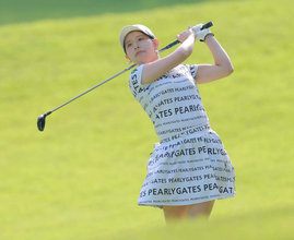 【女子ゴルフ】吉田鈴が初優勝に王手　ツアー史上４組目の姉妹Ｖ目指す、姉は通算４勝の優利…７人首位タイの大混戦から抜け出す