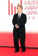 【ＭＡＪ】星野源、イメチェン金髪姿でレッドカーペット登場「内側に入ったその先に外側につながる道がある」
