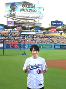 神木隆之介がドジャース戦で始球式、ゴジラも登場「夢を見ているかのような気分」　山本由伸にノーバウンド投球
