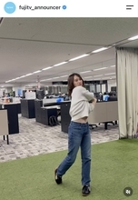 「最近のブームはバッティングセンター」フジ吉岡恵麻アナがへそチラの豪快スイング「おへそかわいい」と話題