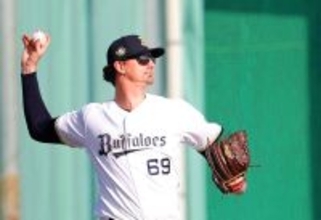 【オリックス】２１３センチのショーン・ジェリーは堂々「誰が何を着ていようと、ユニホームが変わるだけ」２６日の西武戦で対外試合デビューへ