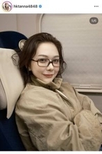 村重杏奈「新潟出張」メガネ姿で移動中の姿をアップ