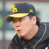 「【ソフトバンク】小久保裕紀監督「上茶谷さまさま」守護神がベンチ殴打で離脱…実質リリーフ７人体制の危機救った！３回無失点で移籍後初＆７３６日ぶり白星　日本ハムに２４年ぶり開幕５連勝」の画像1