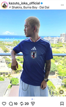 【ボクシング】世界４階級制覇王者・井岡一翔 サムライブルー姿で「Ｃｈｅｅｒｉｎｇ　ｆｏｒ　Ｊａｐａｎ！」