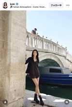 Ｋｏｋｉ，ベネチアでの美スタイル際立つオフショット公開　「専属フォトグラファー」として姉も同行