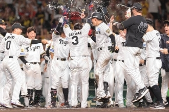 【阪神】劇的サヨナラで優勝Ｍ１０！マジック消滅危機回避で巨人に０・５差の首位キープ　延長１１回に大山悠輔が決めた　８回は及川雅貴が無死二、三塁のピンチしのぐ　工藤泰成が９回＆延長１０回を無失点