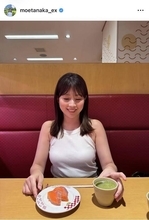 テレ朝美人アナの涼しげ白タンクトップ姿が話題「暑いのかな」「困ります」「笑顔はステキ」…田中萌アナ