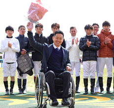 発見尽きない元騎手の第２章　落馬事故→車いす生活　井上厩舎のマネジャーを務める藤井勘一郎さん