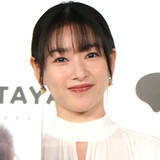 「「完璧すぎる装い」桜井日奈子のグレーニット帽＆手袋あったかコーデにくぎ付け！「心があたたまります」「きれいすぎ」」の画像1