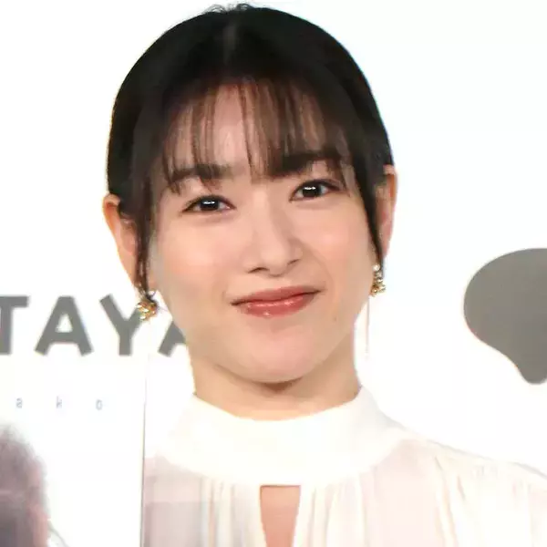 「完璧すぎる装い」桜井日奈子のグレーニット帽＆手袋あったかコーデにくぎ付け！「心があたたまります」「きれいすぎ」