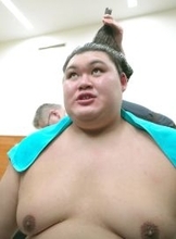 初場所Ｖ争い混とん…安青錦が３敗に後退し４敗勢にも優勝の可能性が浮上　１１勝で賜杯なら２３年秋場所以来５例目