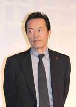 遠藤憲一「セリフ覚えが苦手」と自虐　長ゼリフ中の環境音で「さっぱり忘れちゃった」