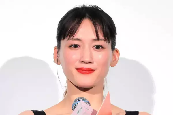 綾瀬はるか、学生時代の交通事故告白にスタジオ騒然「ぶつかってボンネットに乗っかって１０メートルくらい飛ばされた」…「世界まる見え！」