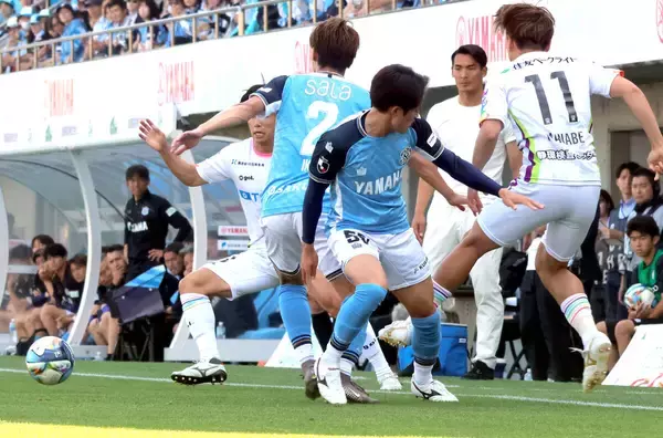 【Ｊ２藤枝】３発完勝！「蒼藤決戦」でクラブ初シーズンダブルも…槙野智章監督「ジュビロに勝つことだけを目標にしていると、我々は上には行けない」