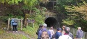 大井川鉄道の「山本豊福」名物広報が案内する「長島ダム見学とミステリートンネル歩き」開催…７～９月に計８日間　大井川流域を歩き涼を取る