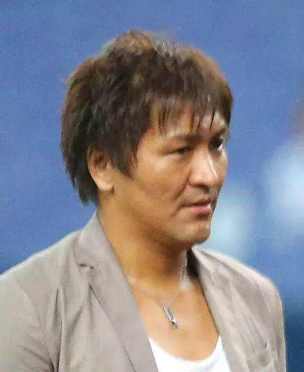 「スリムクラブ」真栄田賢「俺の組んでる足を蹴りあげたのよ」電車での出来事に物議「まず反省せよ」「本当嫌な人だよね」