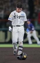 【阪神】７回の好機も坂本誠志郎が左飛に倒れ消える…５４イニング連続適時打なし、２７イニング連続無得点と深刻な状況