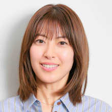 瀧本美織「地味に辛いけど好き」筋肉プルプル！ピラティスでアクロバティックなポーズ…引き締まったウエストも披露
