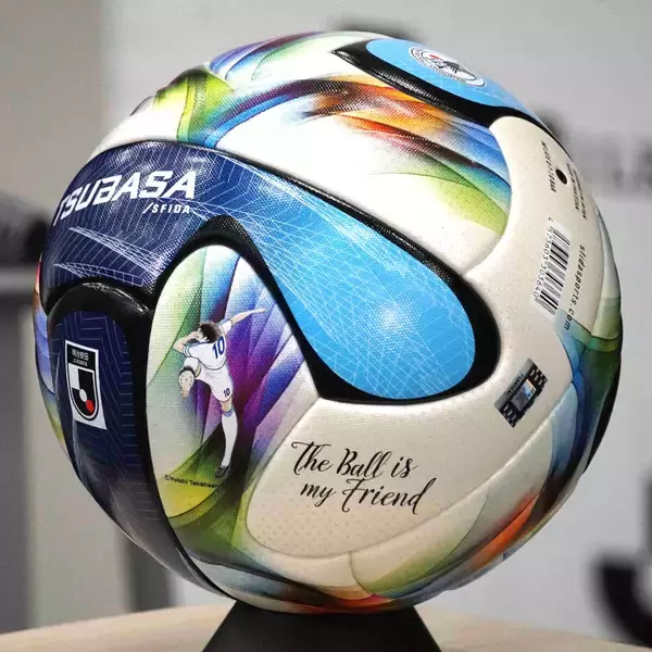 Ｊリーグが“キャプテン翼モデル”公式球導入へ「百年構想リーグ」で採用…大空翼のシュート場面をデザイン