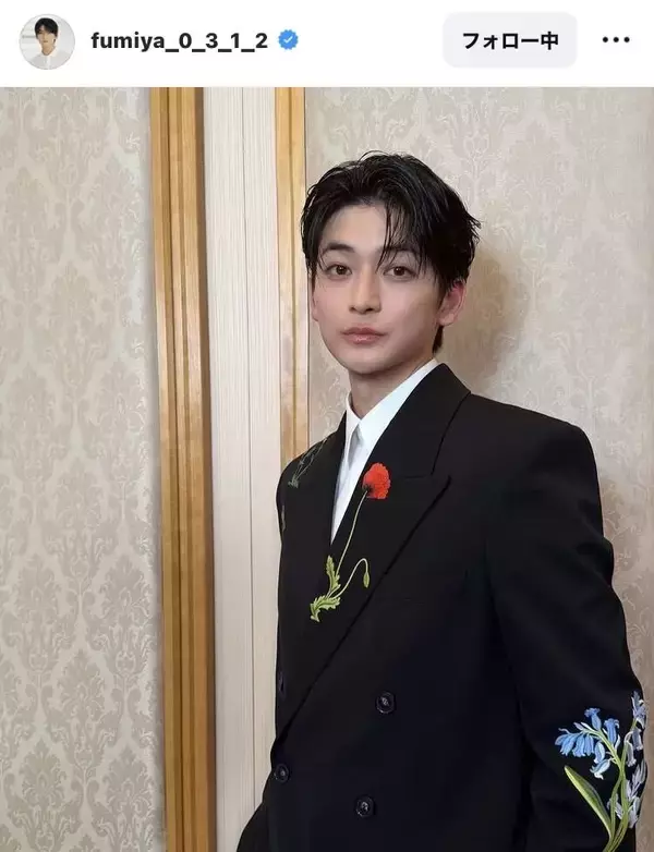 高橋文哉、シックなスーツ姿が反響！「やっばい」「王子様みたい」「イケメンすぎて」ファン惚れ惚れ